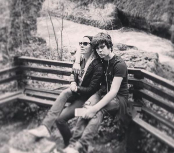 Άγγελος Λάτσιος: Ανοιξιάτικος περίπατος με look που πρέπει να δεις