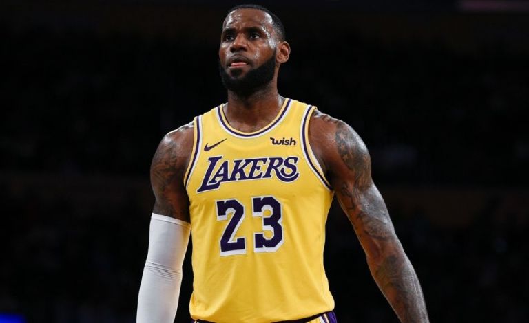 NBA : Λέικερς – Τίμπεργουλβς 137-121 με triple-double του Λεμπρόν