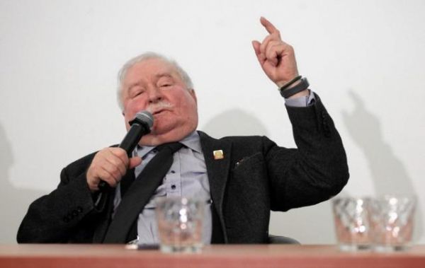 Λεχ Βαλέσα : «Αισθάνομαι καλά» – Ξύπνησε μετά την επέμβαση αντικατάστασης βηματοδότη