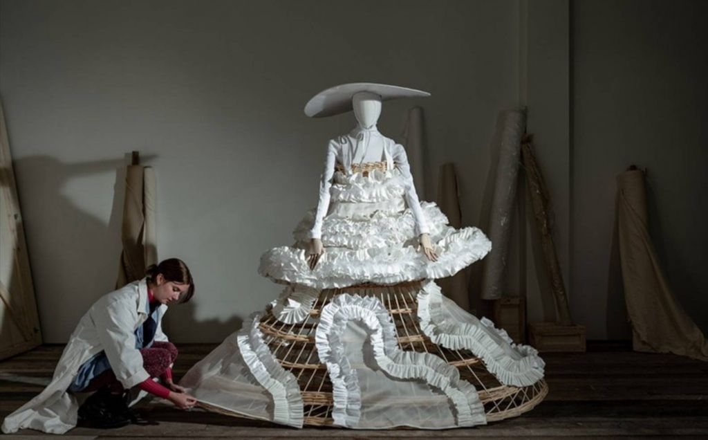 Η δημιουργική διαδικασία της μόδας στις βιτρίνες των καταστημάτων