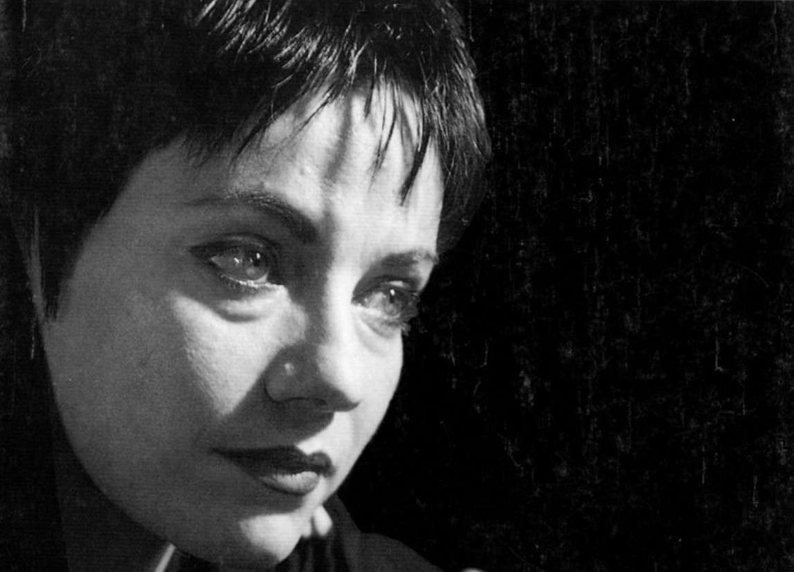 Ο -πάντα επίκαιρος- αφοριστικός και αναρχικός λόγος της Μαλβίνας Κάραλη – Η συνάντηση με τον Μαστοράκη