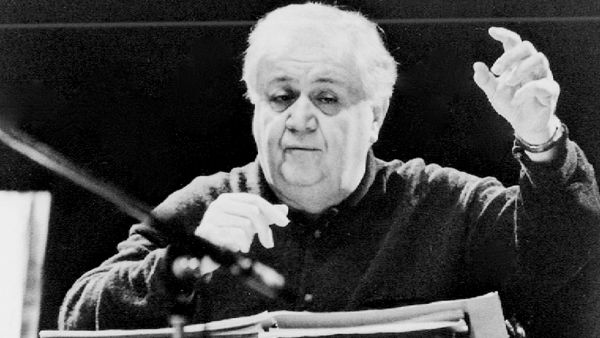 Σου επιτρέπουν και να μην είσαι μαζί τους…
