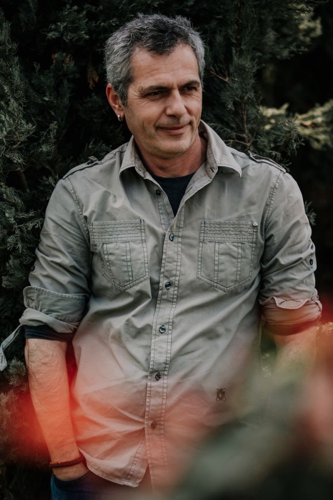 Μάριος Αθανασίου: «Στην Ελλάδα επικρατεί συντηρητισμός και αυτό φταίει για πολλά από όσα συμβαίνουν»