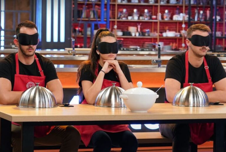MasterChef: Xαμός με την τυφλή γευσιγνωσία-Ναι, η σούπα έχει νερό!