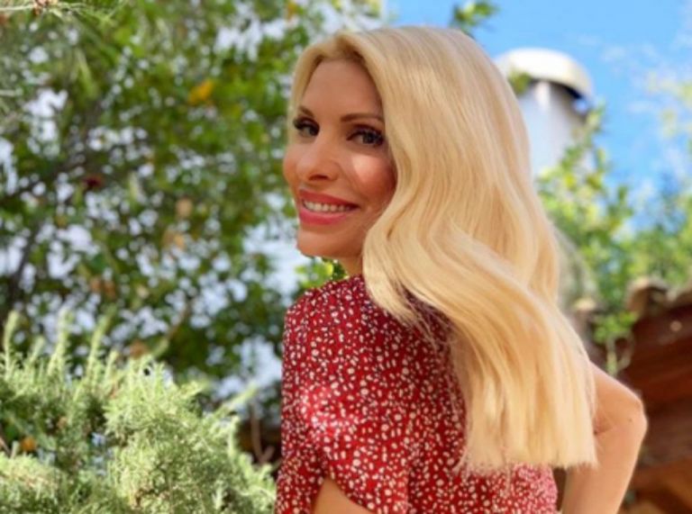 Ελένη Μενεγάκη : Υποδέχτηκε την άνοιξη με… σαγιονάρες