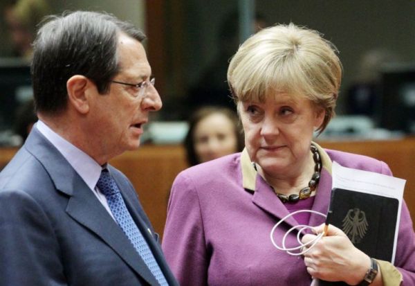 Μέρκελ σε Αναστασιάδη : Στήριξη στις προσπάθειες του ΟΗΕ για συνομιλίες στο Κυπριακό