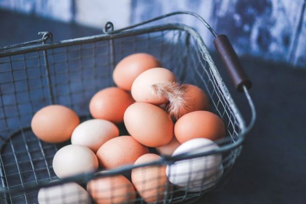 Λευκά ή καφέ αβγά; Οι διαφορές και η διατροφική αξία