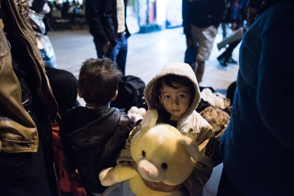 Προσφυγικό : Σε πλατείες και πάρκα οι πρόσφυγες εν μέσω πανδημίας