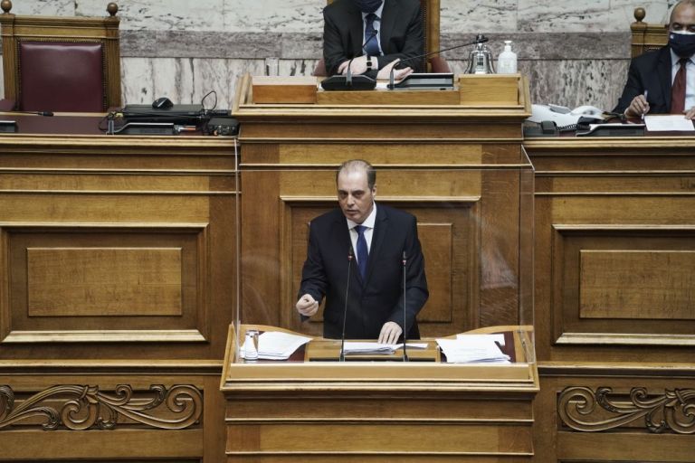 Κυριάκος Βελόπουλος : Θέλει να ανοίξει τους τόπους εξορίας και να σπείρει τον τρόμο για το εμβόλιο