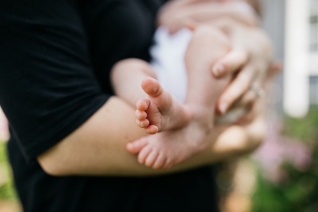 Νέα έρευνα για τα εμβόλια και τις μητέρες που θηλάζουν: Περνούν αντισώματα στο μητρικό γάλα;
