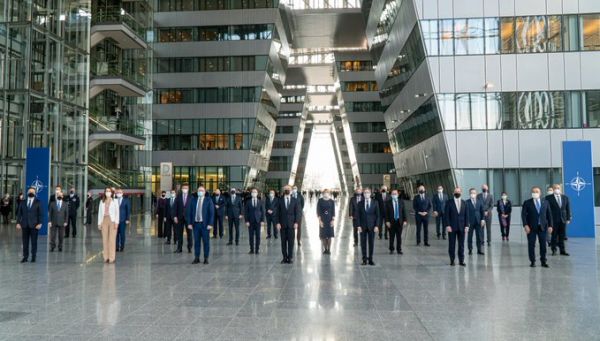 Τετ α τετ Δένδια – Μπλίνκεν στο περιθώριο της συνόδου των ΥΠΕΞ του ΝΑΤΟ – Αιχμές για Τουρκία