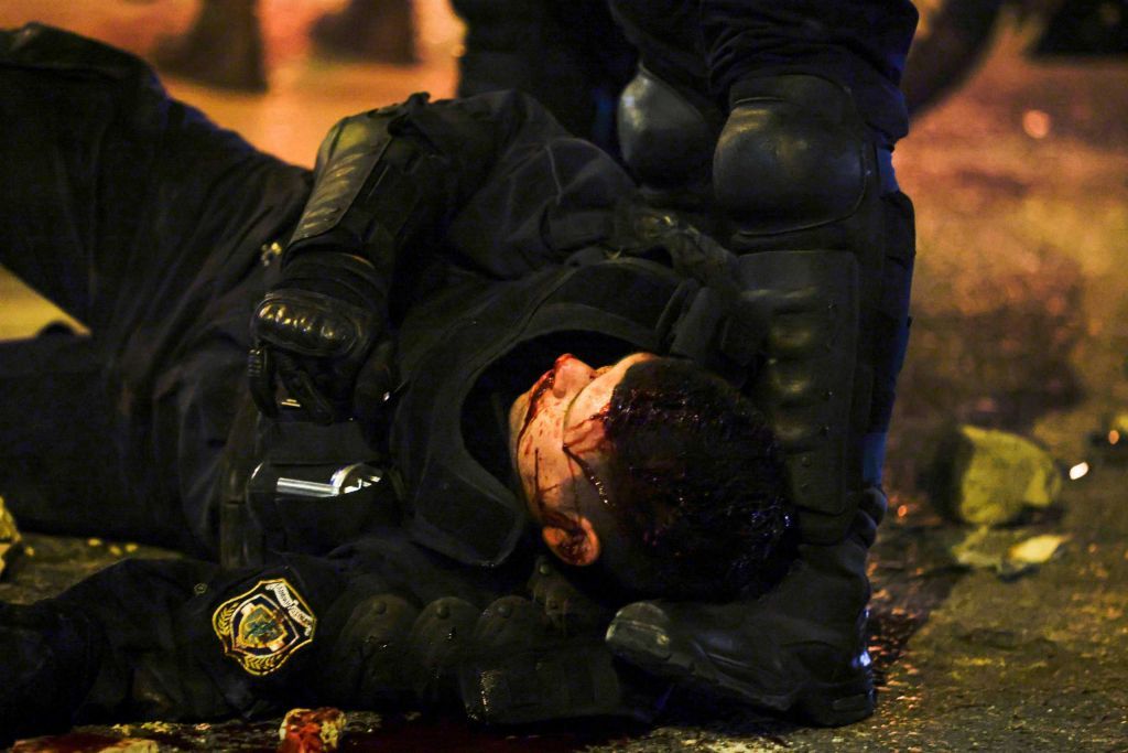 Νέα Σμύρνη : Πώς περιγράφουν οι αστυνομικοί τα επεισόδια – «Ψόφα κ@@@μπατσε – Σκοτώστε τον, γ@@@@τον»