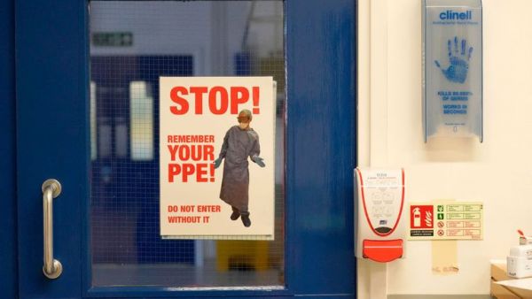 «Θερίζουν» στη Βρετανία οι μολύνσεις στα νοσοκομεία από κοροναϊό