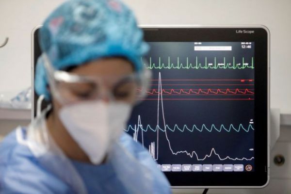ΠΟΕΔΗΝ : Αυξήθηκαν οι ασθενείς με κοροναϊό στα νοσοκομεία – Δεκάδες εκτός ΜΕΘ