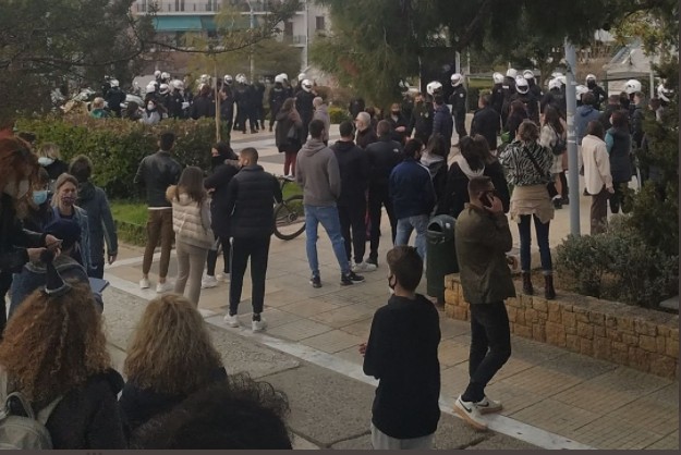 Στο κόκκινο η κόντρα για την αστυνομική βία : Η παρέμβαση Μητσοτάκη και οι φόβοι για κοινωνική ένταση