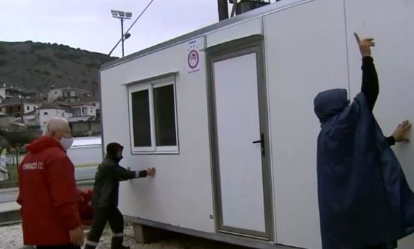 Έφτασαν στο Δαμάσι ακόμα 4 οικίσκοι της δωρεάς του Ολυμπιακού και του Βαγγέλη Μαρινάκη