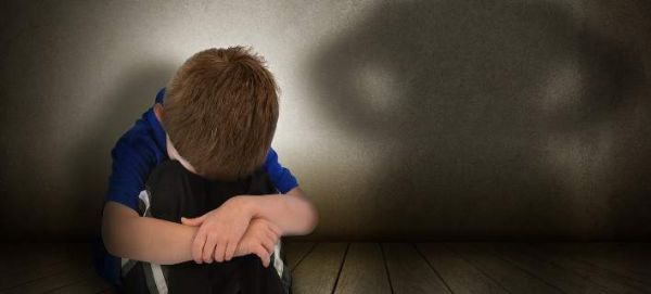 Γιατί πάντα πιστεύαμε πως ο παιδεραστής είναι ξένος;