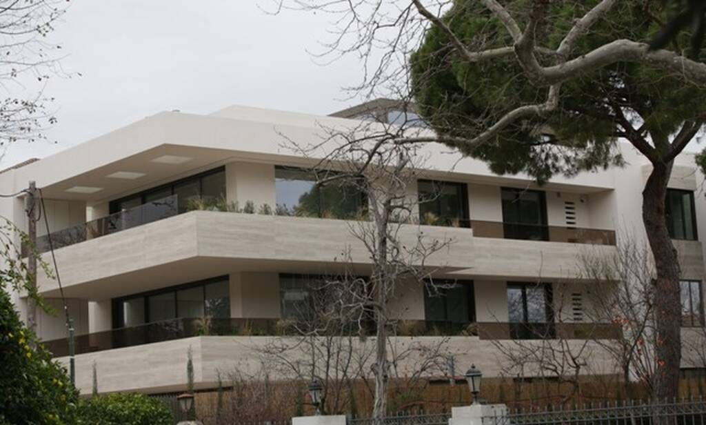 Μενεγάκη-Παντζόπουλος: Επιβλέπουν τις εργασίες στο νέο τους σπίτι