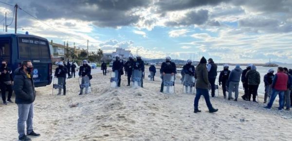Χαλκιδική : Νέος γύρος διαμαρτυριών στην παραλία Νικήτης – Σε θέσεις μάχης ΜΑΤ και κάτοικοι