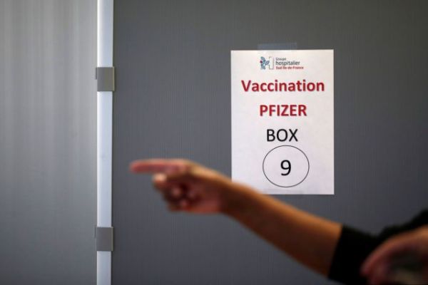 Ηλίας Μόσιαλος : Ισχυρή ανοσοαπόκριση μετά από μία μόνο δόση του εμβολίου της Pfizer