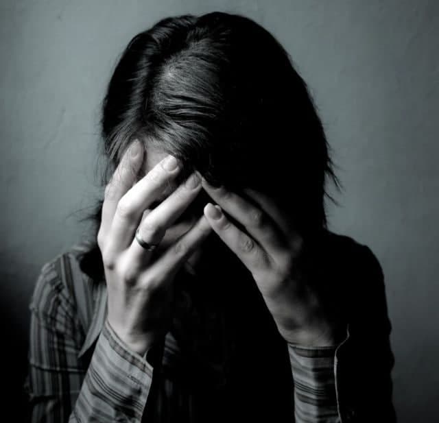 Κορoναϊός : Πλήττει τις γυναίκες, αυξάνοντας τις ανισότητες και τη βία