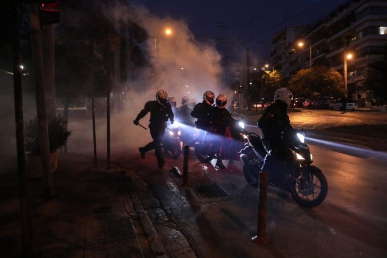 Ο Χρυσοχοϊδης απαντά για την αστυνομική βία – 42 ερωτήσεις και απαντήσεις