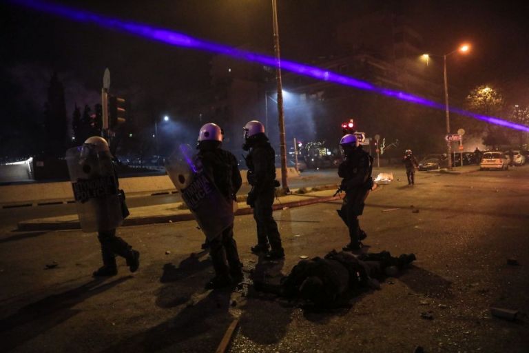 Νέα Σμύρνη : Στην ανακρίτρια σήμερα ο 30χρονος που κατηγορείται ότι έριξε τον αστυνομικό από τη μηχανή του