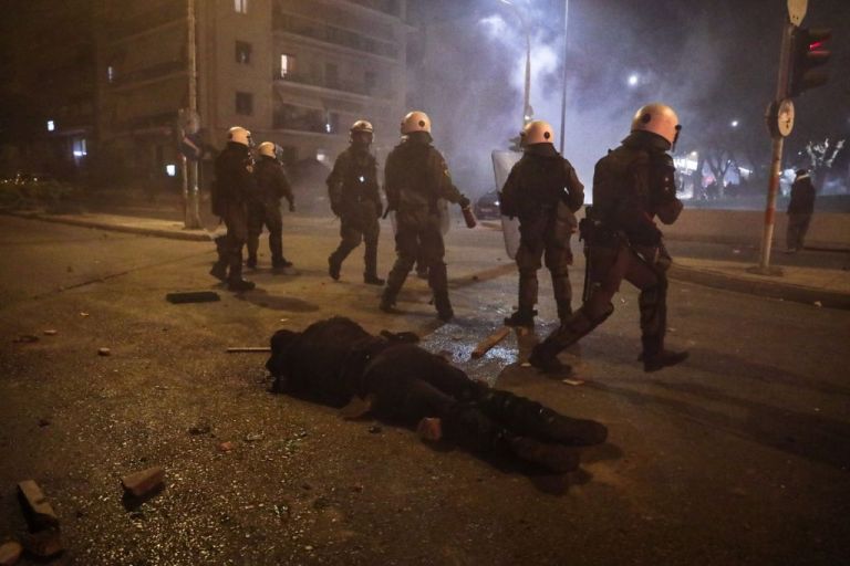 «Εσύ με ποιού νεκρού τη μάνα είσαι στην Αγρια Δύση των Βαλκανίων;»