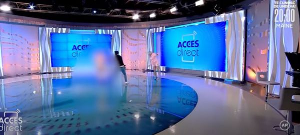 Απίστευτο βίντεο: Γυναίκα εισέβαλε γυμνή στο πλατό και επιτέθηκε στην παρουσιάστρια