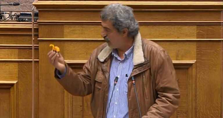 Ο Πολάκης… και η μπουλντόζα-παιχνίδι