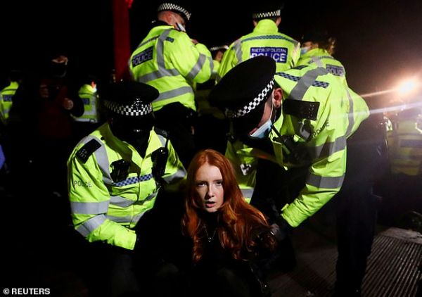Λονδίνο : Θύελλα επικρίσεων κατά της αστυνομίας για τη διάλυση ολονυκτίας στη μνήμη της Σάρα Εβεραρντ