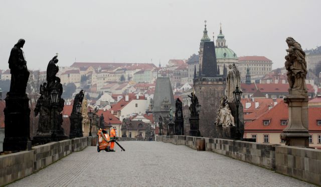 Τσεχία : Μαστίζει τη χώρα η πανδημία - Πιο αυστηρό το lockdown