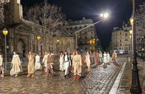 Chloé: Η νέα συλλογή τέσσερις φορές πιο βιώσιμη σε σύγκριση με την περσινή