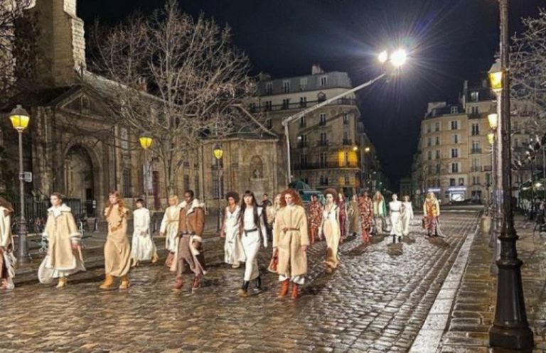 Chloé: Η νέα συλλογή τέσσερις φορές πιο βιώσιμη σε σύγκριση με την περσινή