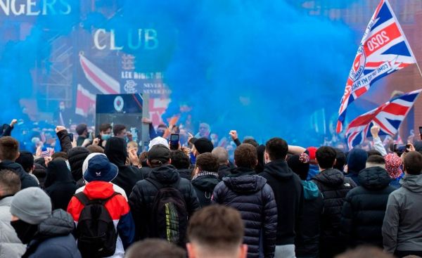 Ρέιντζερς : Ποιος κοροναϊός; Υποδοχή από τα… παλιά σε παίκτες και Τζέραρντ (vid)