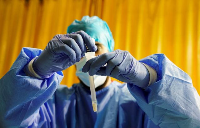 Rapid test και στα φαρμακεία προωθεί η Κύπρος