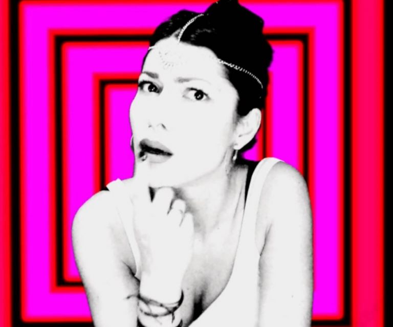 Κλέλια Ρένεση για Νέα Σμύρνη: «Μαζέψτε τα μαντρόσκυλα και σκύψτε το κεφάλι»