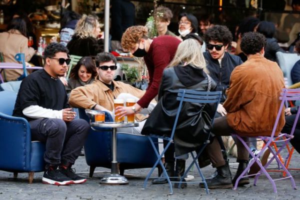 Ιταλία : Σε κλοιό πανδημίας – 21.315 κρούσματα