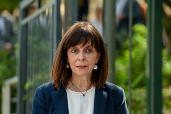 ΠτΔ: Θα απονείμει το παράσημο του Ταξιάρχη του Τάγματος της Τιμής στον πρόεδρο του Λούβρου