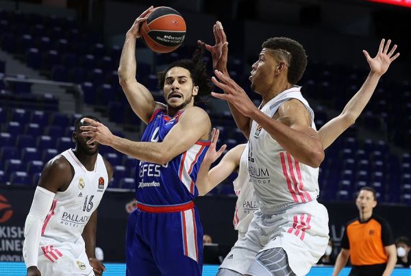 «Διαστημική» Εφές διέλυσε την Ρεάλ στην Μαδρίτη (108-83)