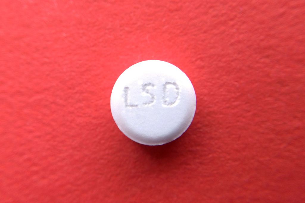Τελικά μπορούν οι μικροδόσεις LSD να… κάνουν τη ζωή μας καλύτερη;