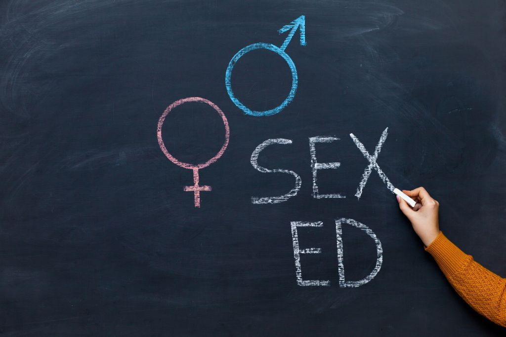 Ολλανδία : Τηλεπαιχνίδι για τη σεξουαλική διαπαιδαγώγηση των παιδιών με… γυμνούς ενήλικες