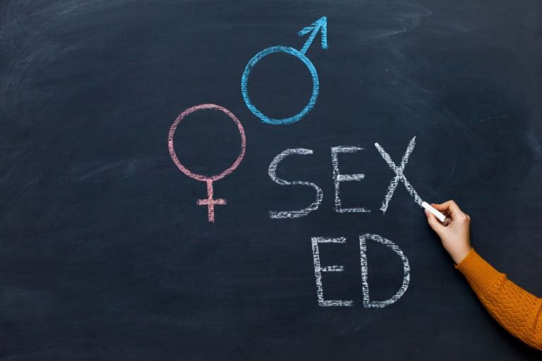 Ολλανδία : Τηλεπαιχνίδι για τη σεξουαλική διαπαιδαγώγηση των παιδιών με… γυμνούς ενήλικες