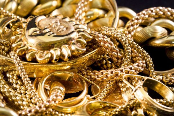 Απίστευτη απάτη: Έκλεψαν πολύτιμους λίθους και κοσμήματα αξίας ενός εκατ. ευρώ