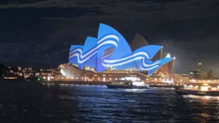 25η Μαρτίου: Στα γαλανόλευκα «ντύθηκε» η Όπερα του Σίδνεϋ