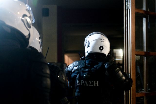 Πάτρα : Τρεις συλλήψεις για τη διοργάνωση κορονοπάρτι