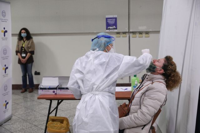 Κοροναϊός : Τι έδειξαν τα rapid test σε Βούλα, Σύνταγμα και Πεδίο του Αρεως