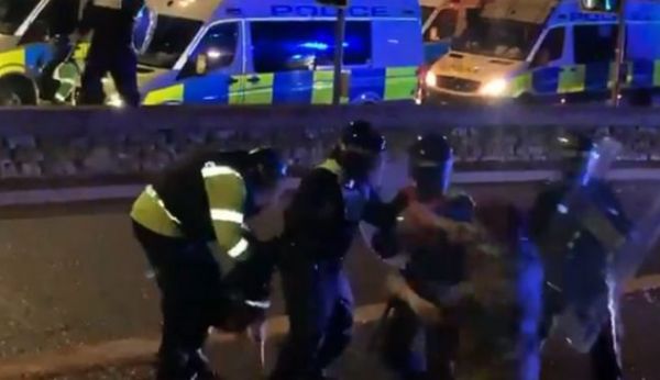 Μπρίστολ : Σκύλος της αστυνομίας δαγκώνει αστυνομικό και απελευθερώνει πολίτη