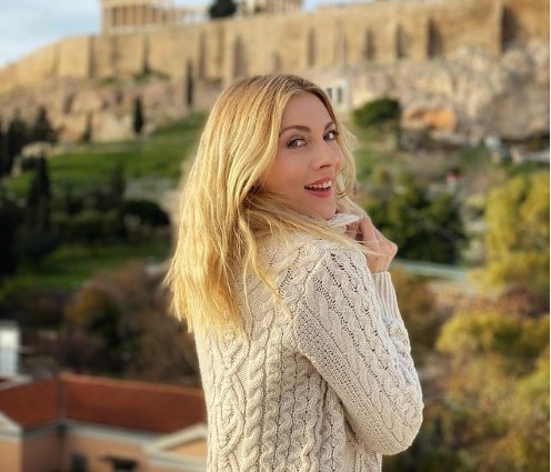 Σμαράγδα Καρύδη : Νίκησε τον κοροναϊό και βγήκε για βόλτα… γεμάτη αντισώματα