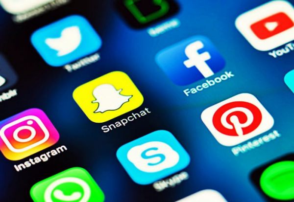 Κοροναϊός : Ποιοι χρήστες των social media είναι επιρρεπείς στα fake news για τα εμβόλια